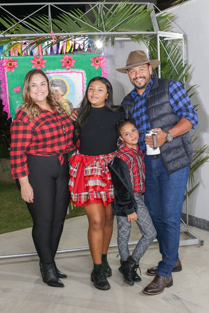 Um Momento especial de confraternização em Belo Horizonte com fotografia espontânea registrado com naturalidade e emoção.