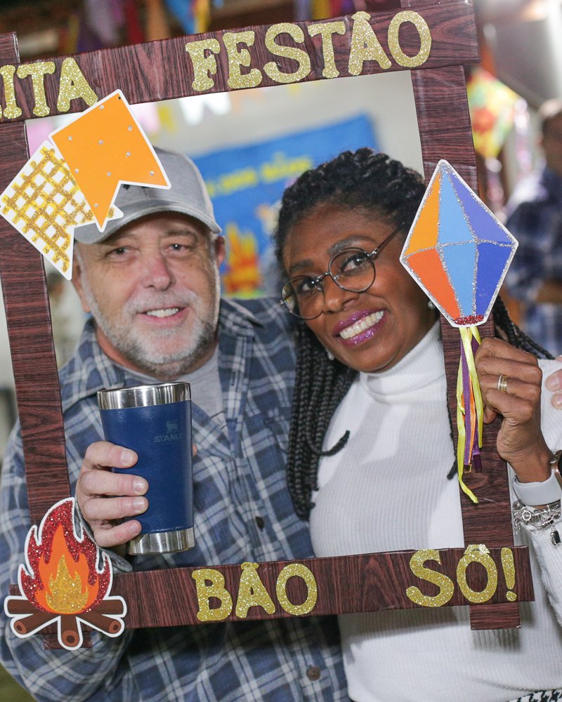 Um Momento especial de confraternização em Belo Horizonte com fotografia espontânea registrado com naturalidade e emoção.